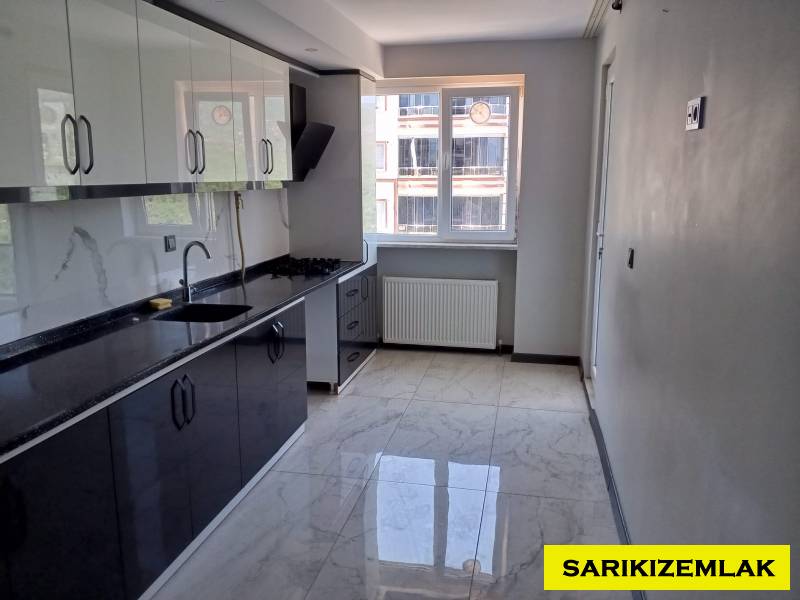 EDREMİT  KADIKÖY`DE SİTE İÇERİSİNDE 3+1 ARA KAT  ZEYTİNLİK MANZARALI 